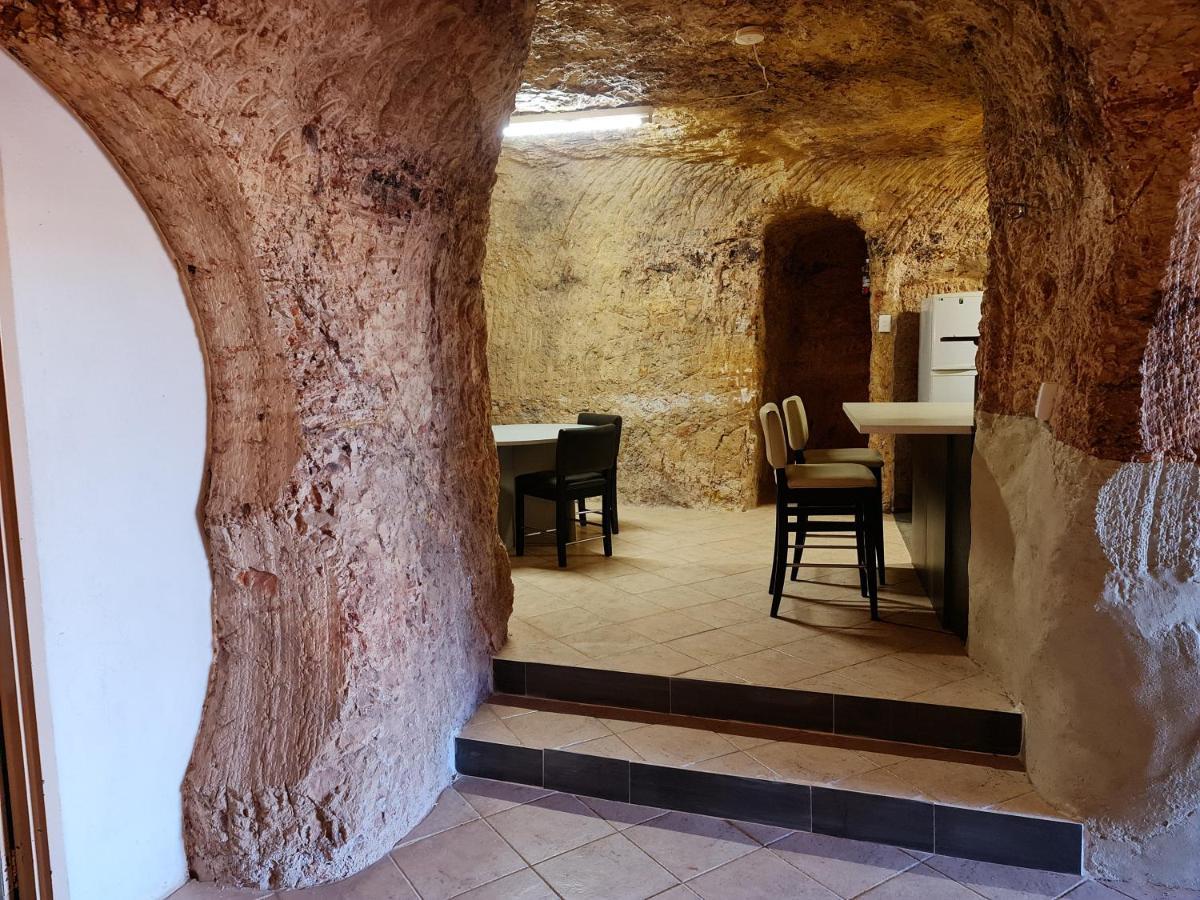 Underwood Court Fresh Dugout- Hosted By Coober Pedy Accommodations Экстерьер фото