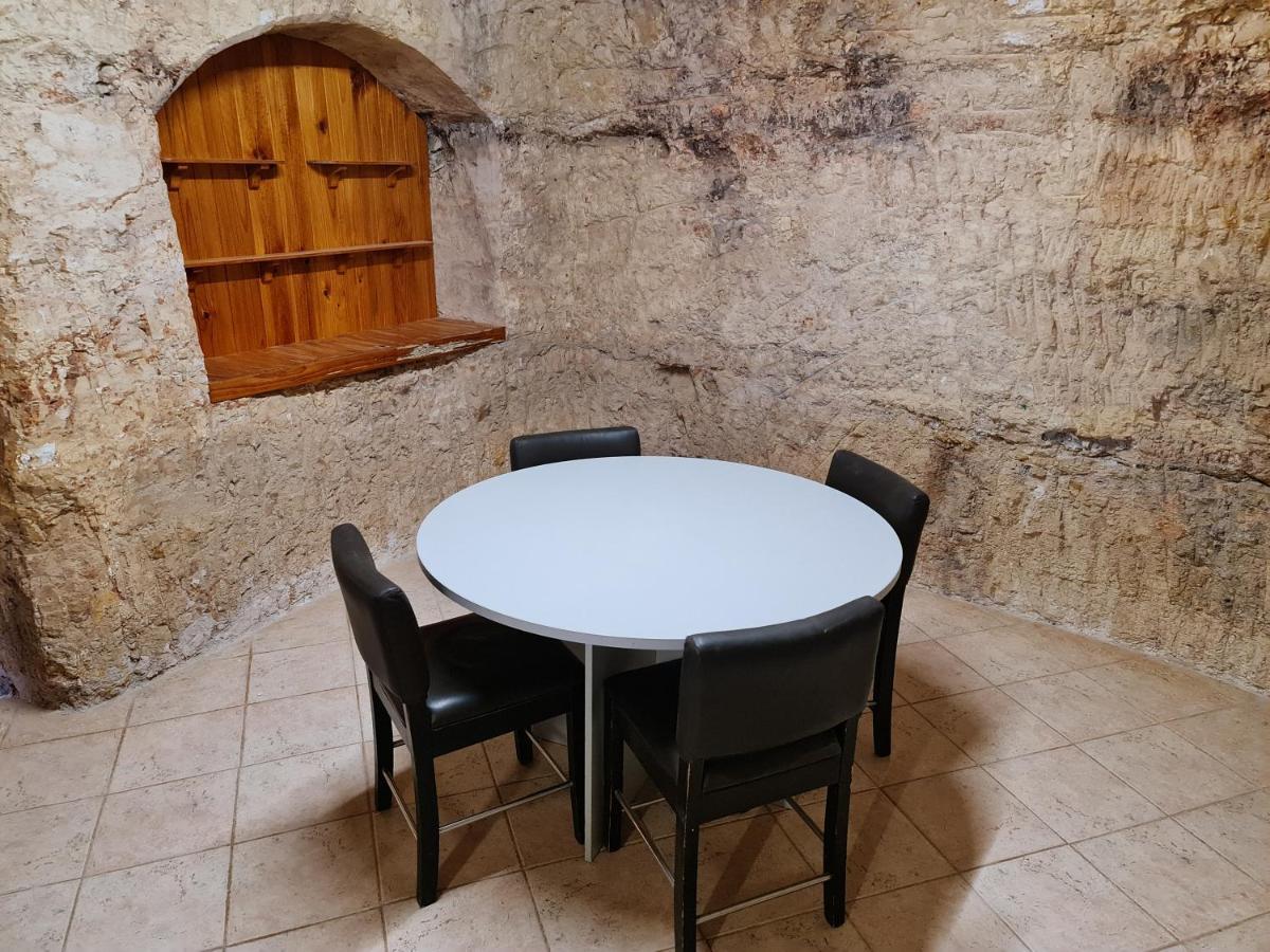 Underwood Court Fresh Dugout- Hosted By Coober Pedy Accommodations Экстерьер фото