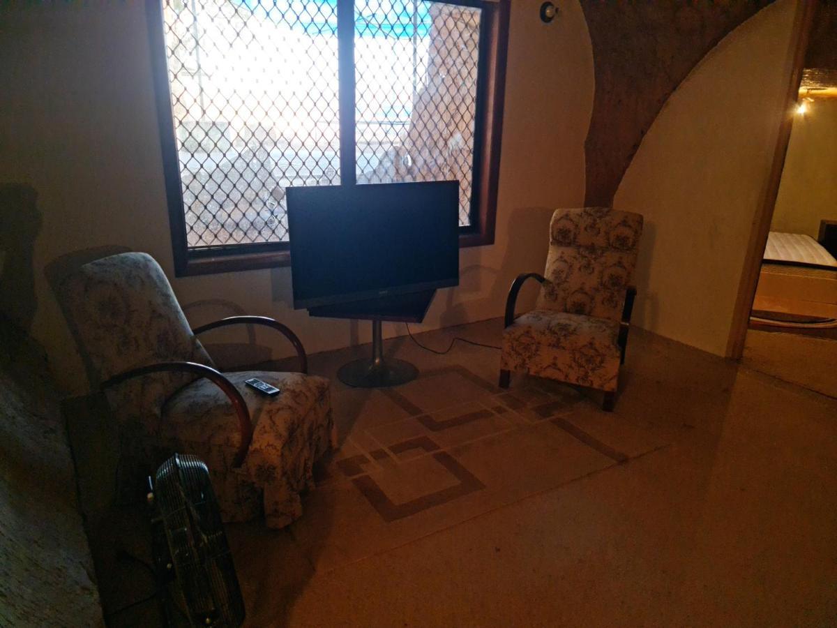 Underwood Court Fresh Dugout- Hosted By Coober Pedy Accommodations Экстерьер фото